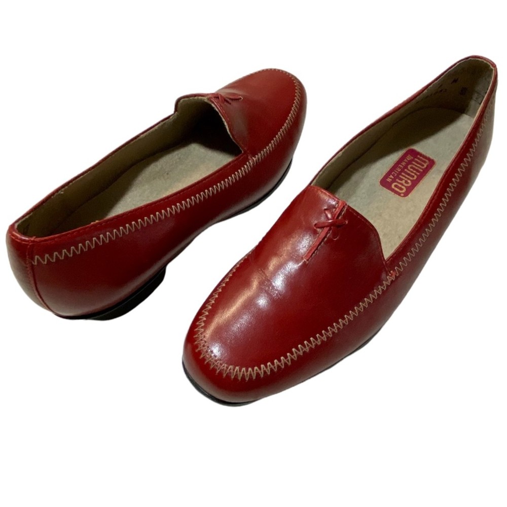 NWOT MUNRO American Red Leather Loafers  Size 5.5